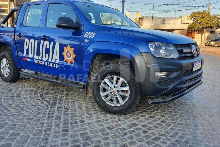 Un Adolescente Intent Abrir Un Auto Con Una Barreta En La Ciudad Tuvo