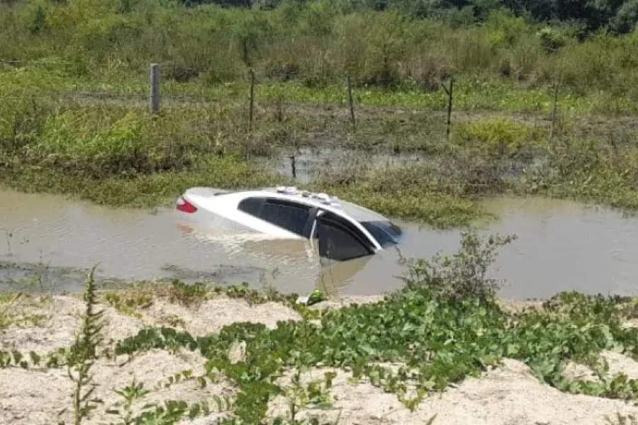 Una Docente Viajaba Por La Ruta Despist Y Cay Al Agua Con Su