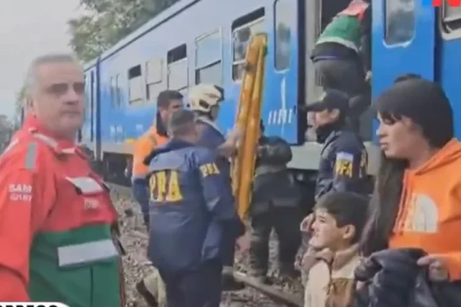 Descarriló un tren de la línea San Martín y chocó con otra formación