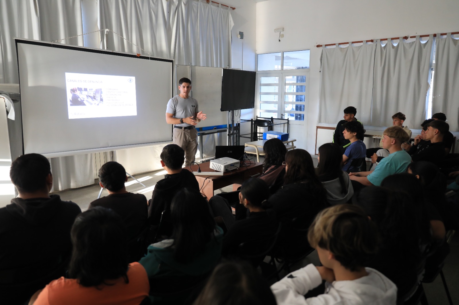 ojos_en_alerta_charla