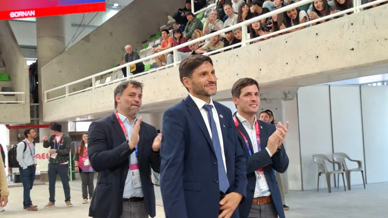 maximiliano_pullaro_visito_el_invencible_rafaela_durante_las_semifinales_de_boxeo_y_destaco_el_impac